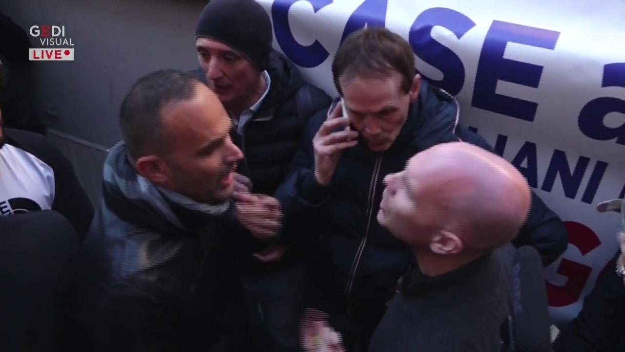 Roma, casa a famiglia rom: militanti di Casapound e Fratelli d'Italia litigano per uno striscione