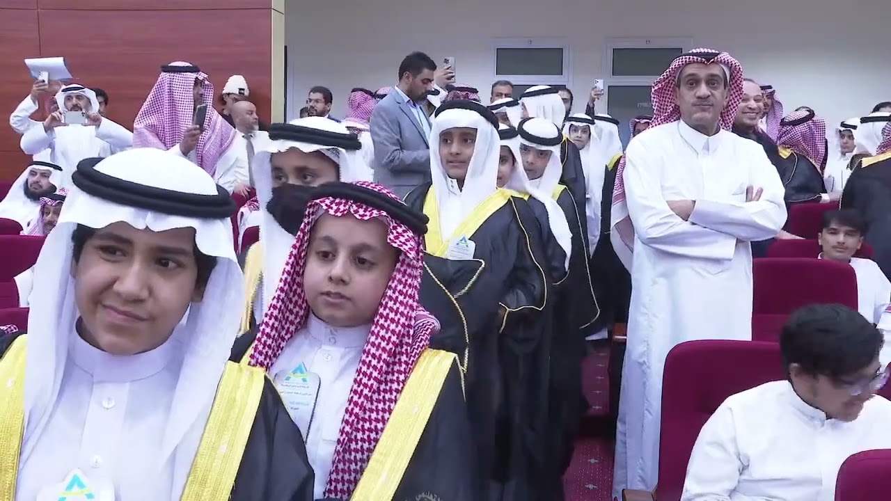 حفل تخرج الدفعة 27 ابتدائية مدارس نيار (2)