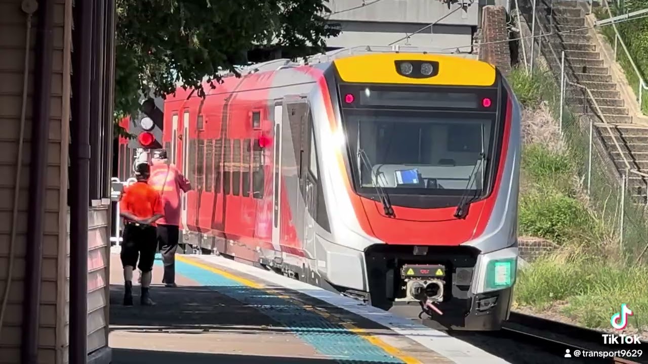 New R Set departing Broadmeadow station (full video)