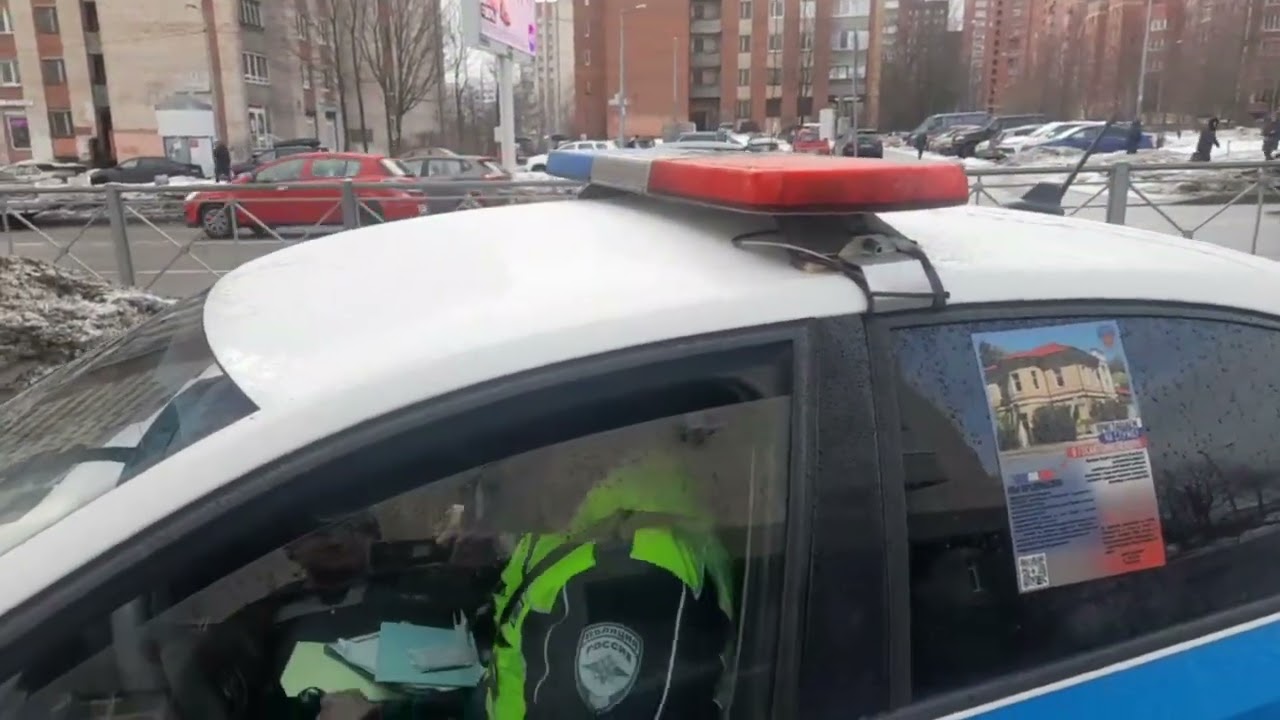 Эвакуаторщик Дред Антонов вершит правосудие на тротуаре
