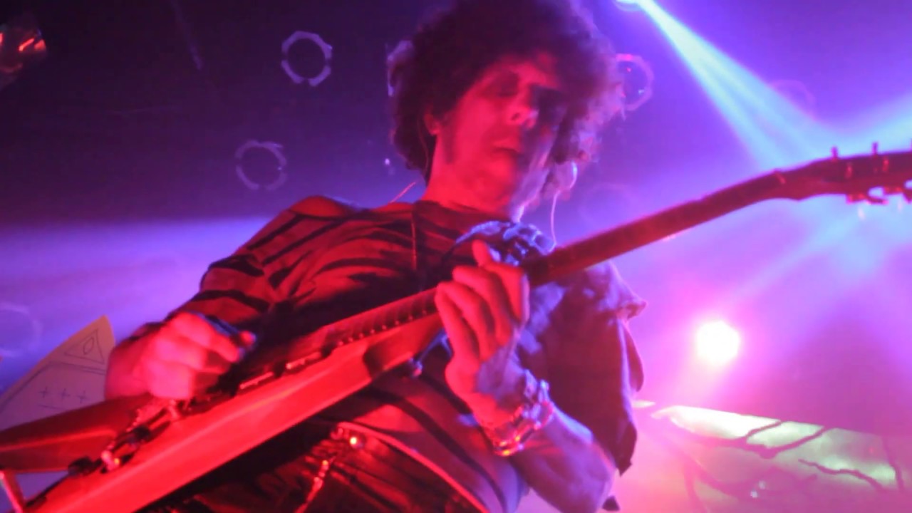 POSEIDOTICA + CARCA - Yendo de la Cama al Living (En vivo en Niceto 15.12.2017)