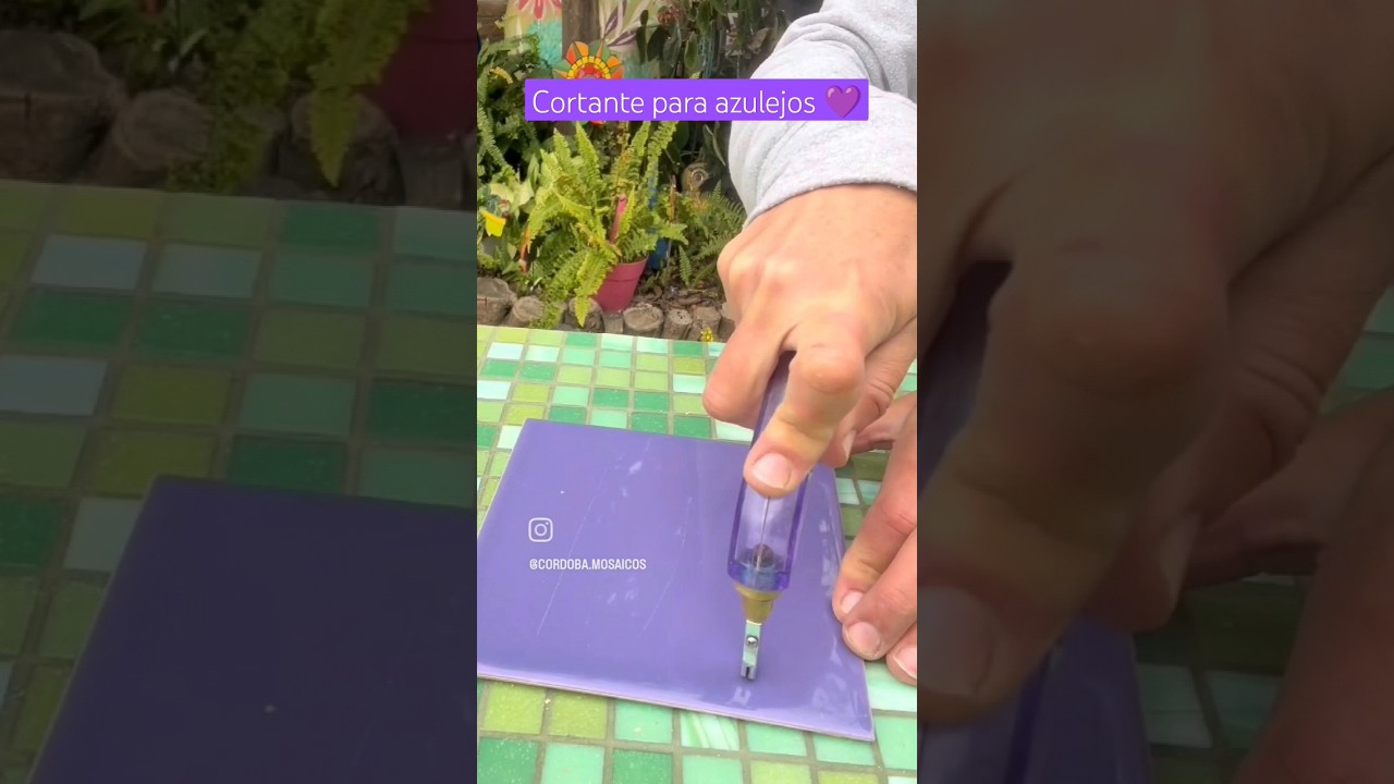 #Mosaico te ense&ntilde;o c&oacute;mo usar el cortante de vidrio 😍 seguime en IG @cordoba.mosaicos #tips