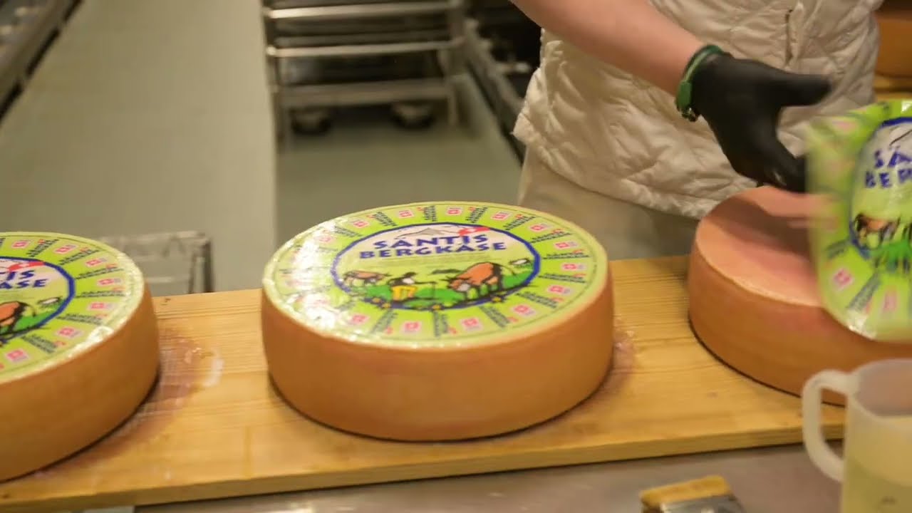 Käsepflege mit Schmierroboter