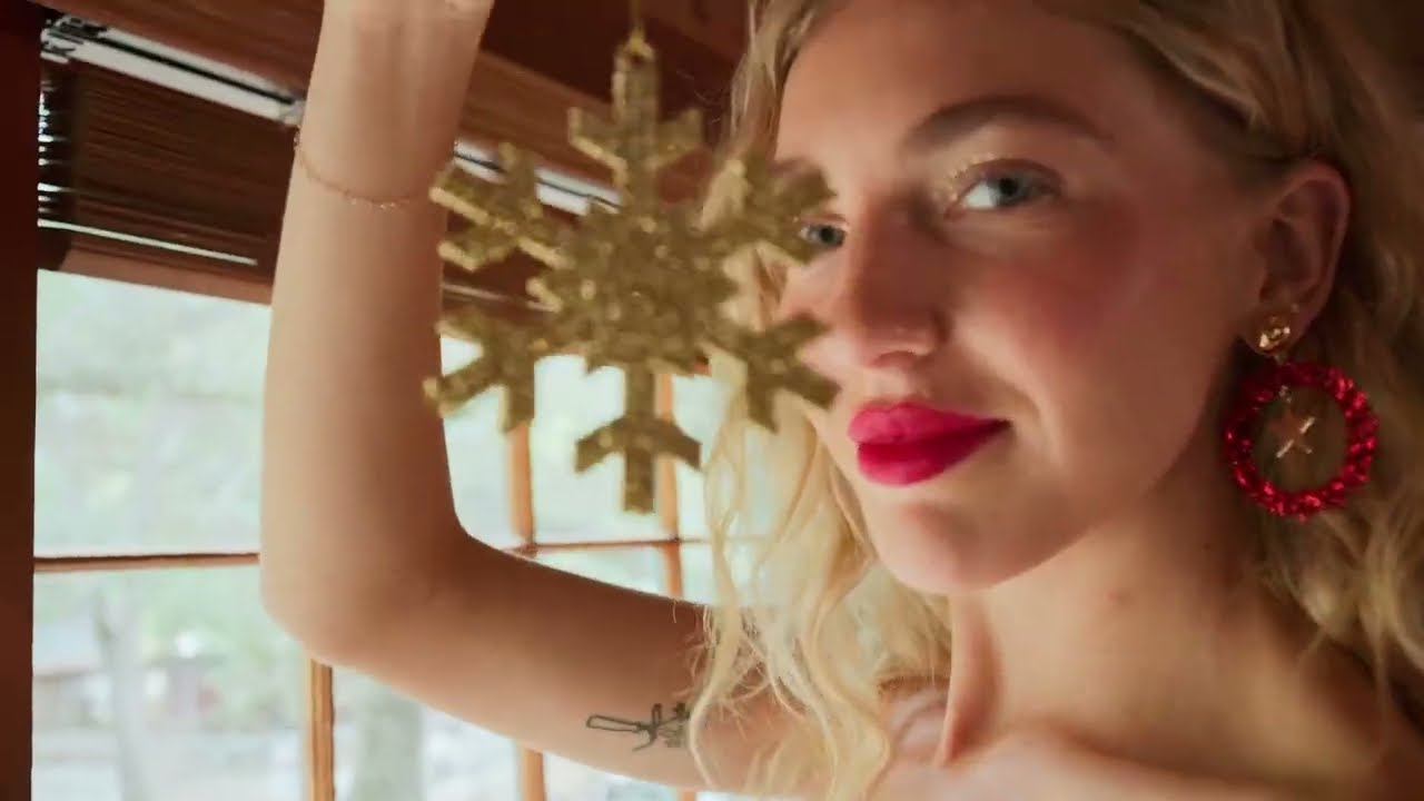 Forever 21 Holiday Collection 2025 | New Arrivals, Party Outfits & Cozy Gifts