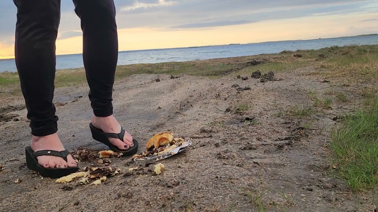 Summer's cake crush #foodcrush #crushexperiment #asmrcrush #flipflops #sandals