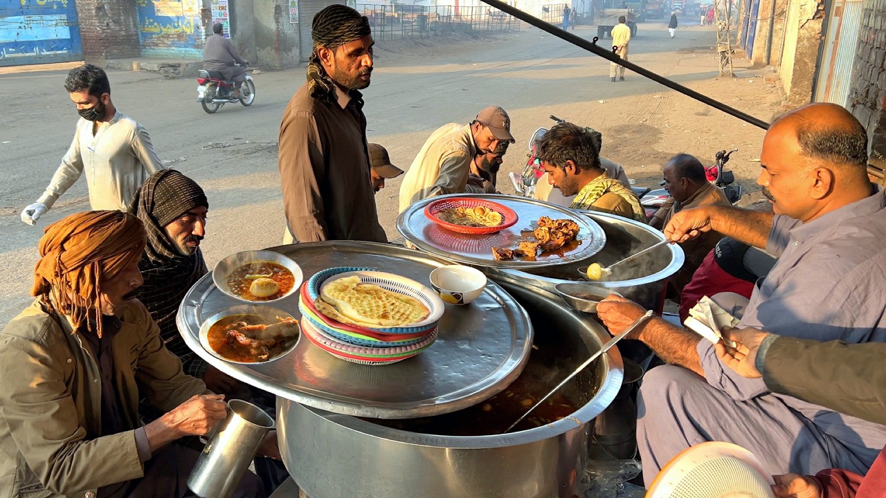 70/- Rs 50 YEARS OLD ROADSIDE DHABA 😍 CHEAPEST STREET FOOD COOKING - PAKISTANI STREET FOOD BREAKFAST