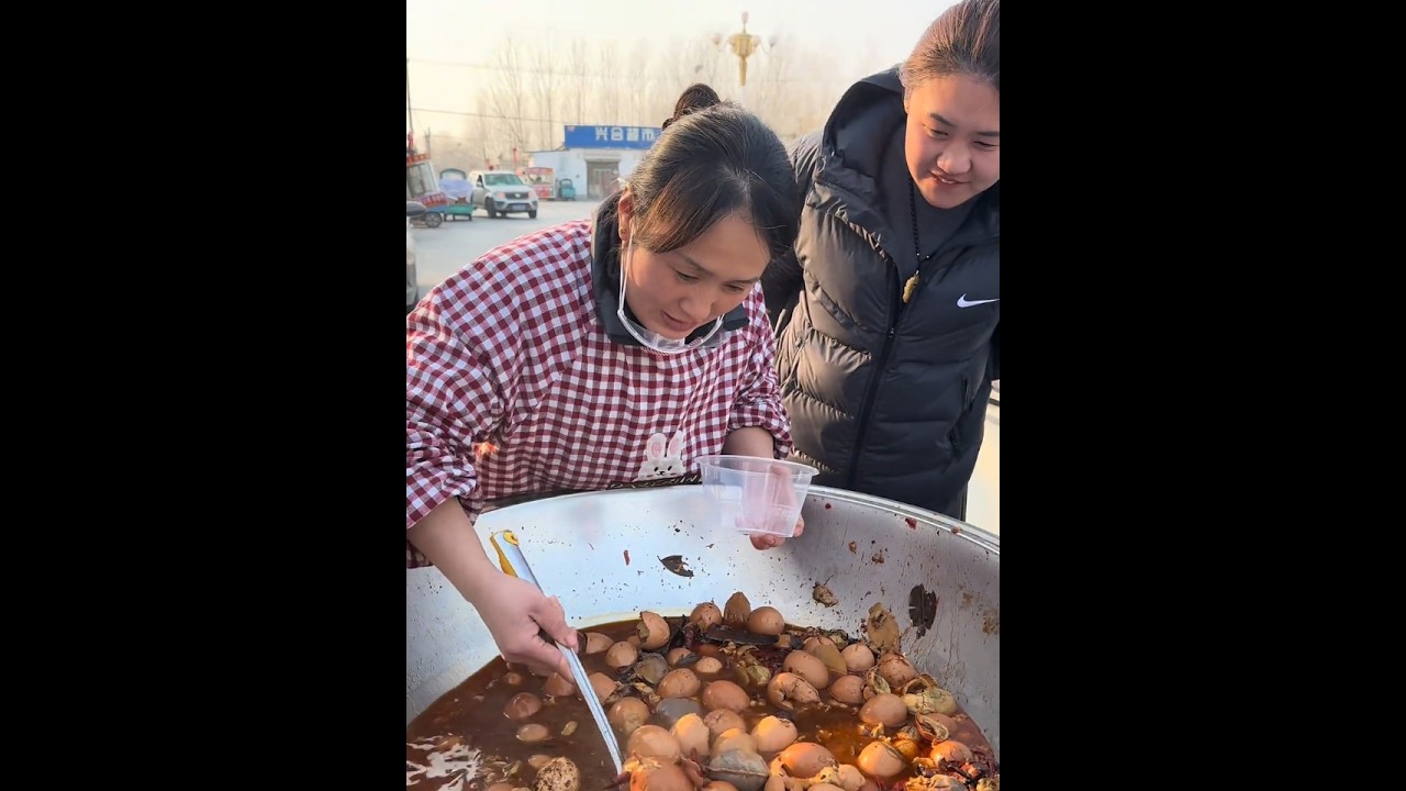 今日出摊活珠子没想到这么多年轻人喜欢呀收获众多年轻人的 好评#我的乡村生活 #我的摆摊日记 #活珠子