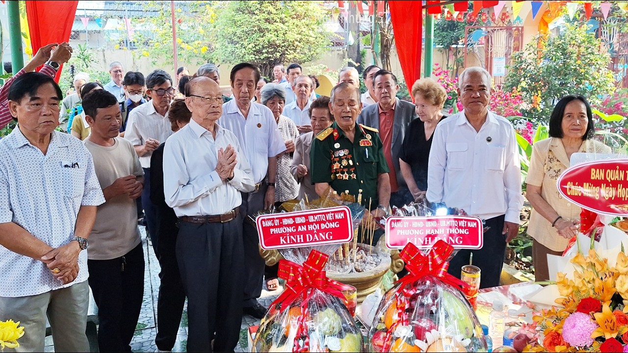 DÂNG HƯƠNG TẠI BIA TƯỞNG NIỆM ĐÌNH AN HỘI NGÀY MÙNG 9 TẾT BÍNH NGỌ