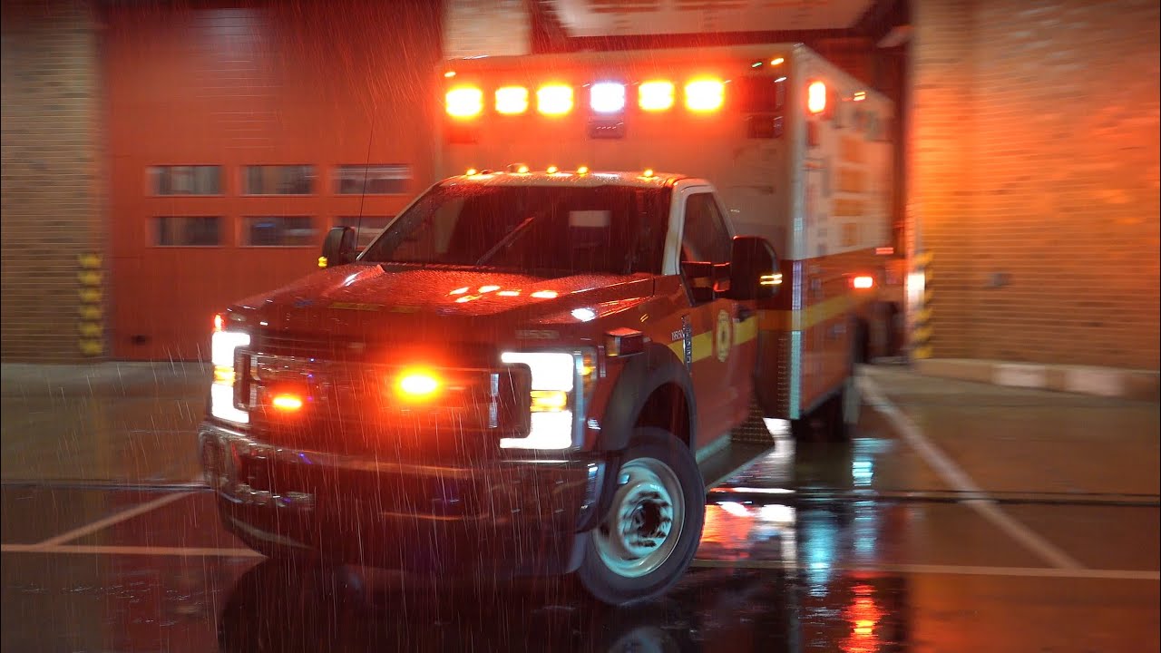 Philadelphia Fire Department Medic 21 & ES-8 Responding 