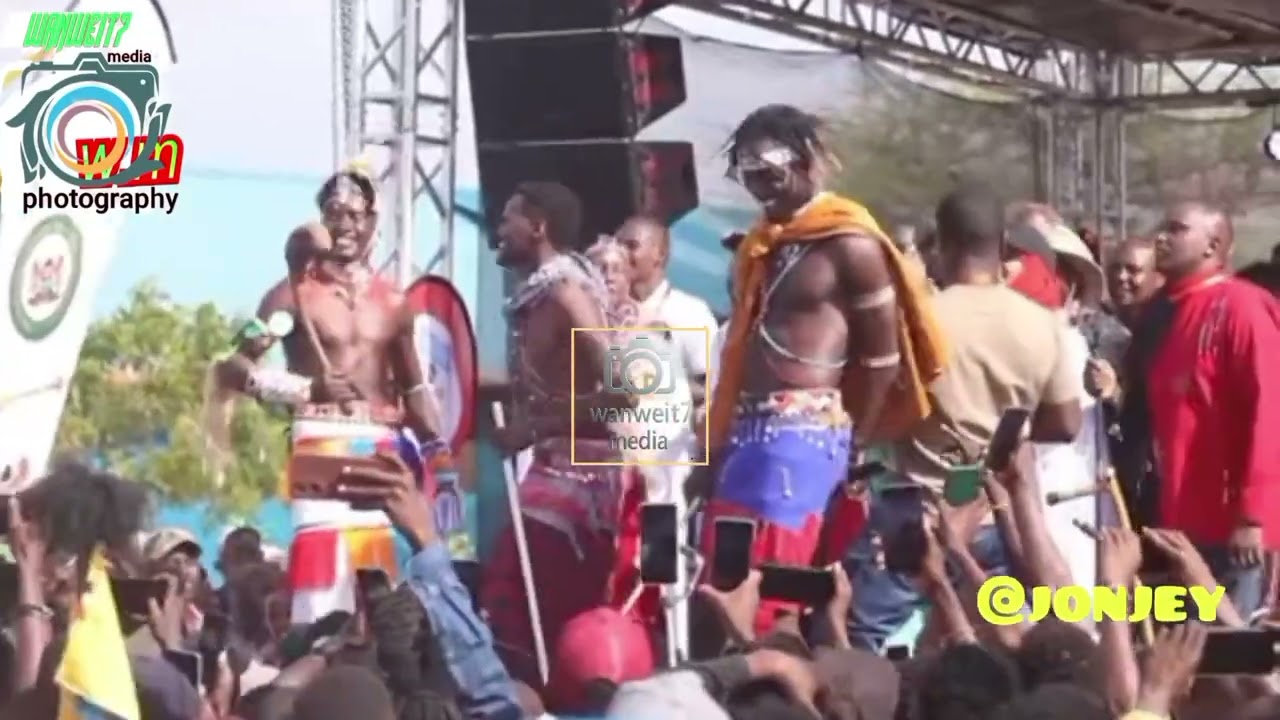 Chriss tetu ft pilaz pilonje performing on his launching#samburu #laikipia #new song #allofyou ❤🥰🙏✔
