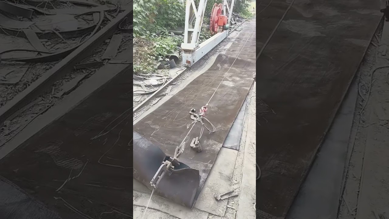 This waste rubber track can be processed into other rubber products.