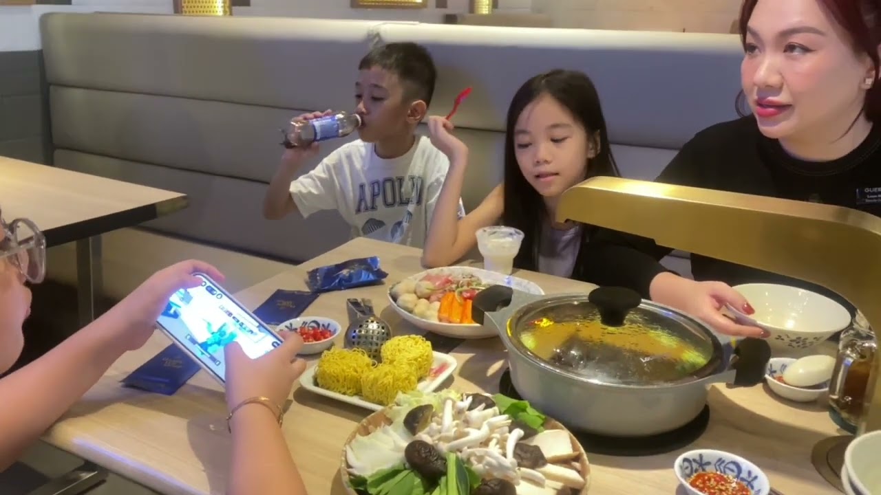 Gia đình sum vầy là niềm vui giàu nghèo miễn hạnh phúc  là được 