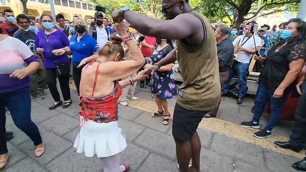 #YAJAIRA LE SACÓ BRILLO A UN MORENASO DE NEW JERSEY