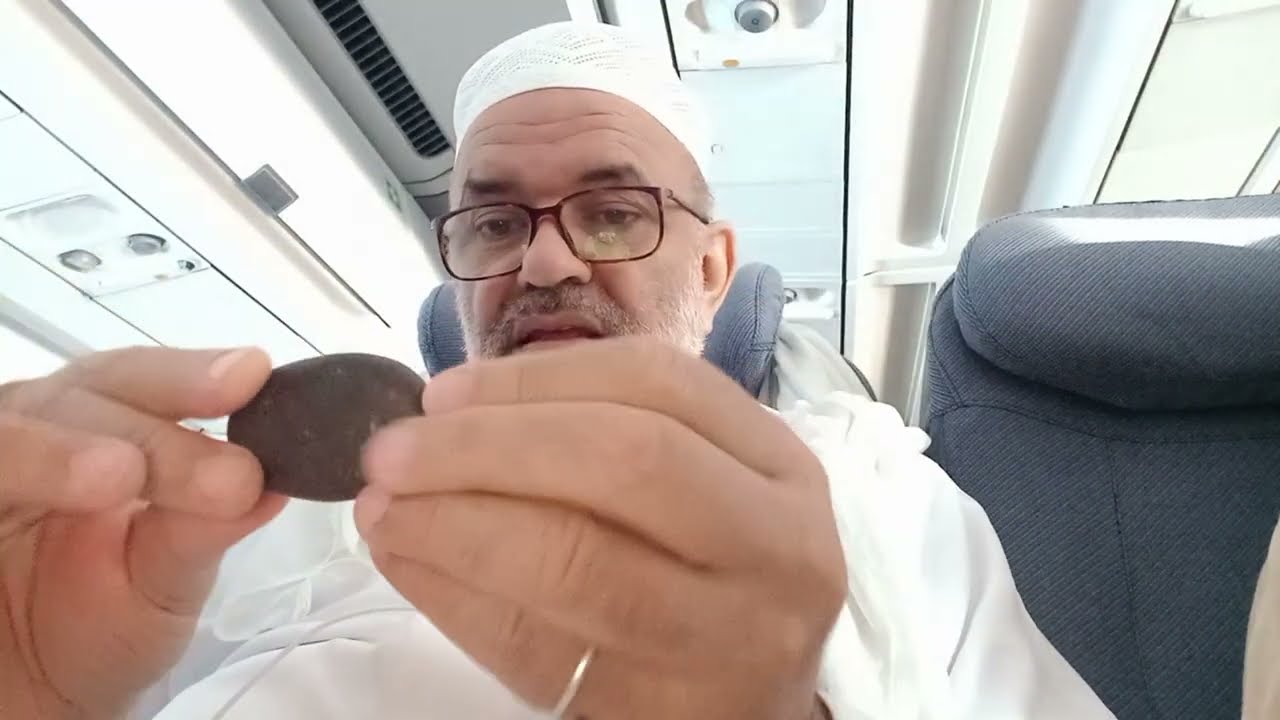 كيفية الصلاة بالطائرة مع كيفية التيمم وفق المذهب المالكي: