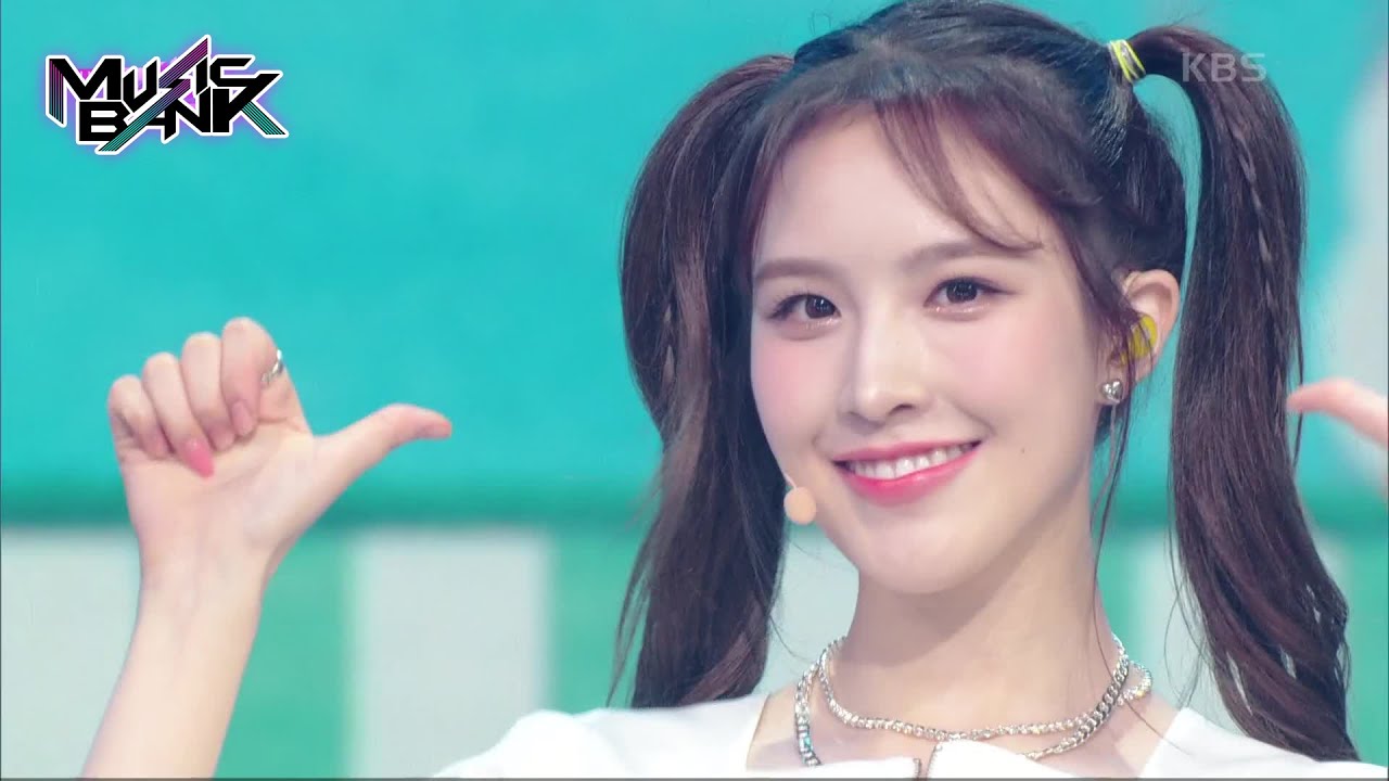 Airplane Mode - Weeekly [Music Bank] | KBS WORLD TV 220819
