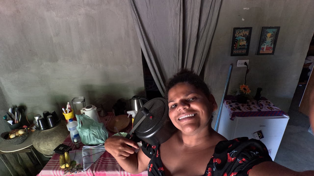 FIZ UM ALMOCINHO SIMPLES PRA NÓS MAINHA ME DEU UM PRESENTE 