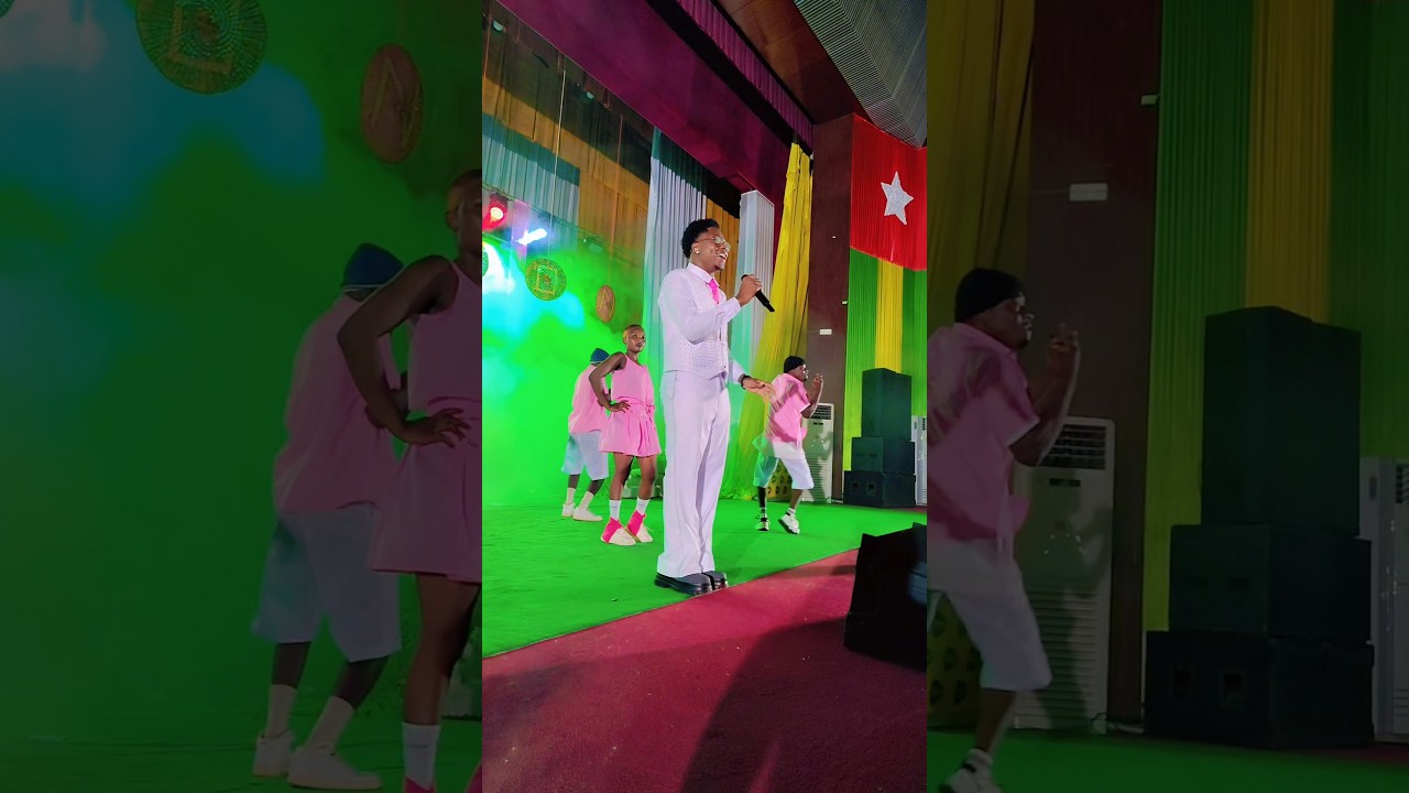 concert d'Adji t&eacute;l&eacute;pathe au palais des congr&egrave;s de kara 2025