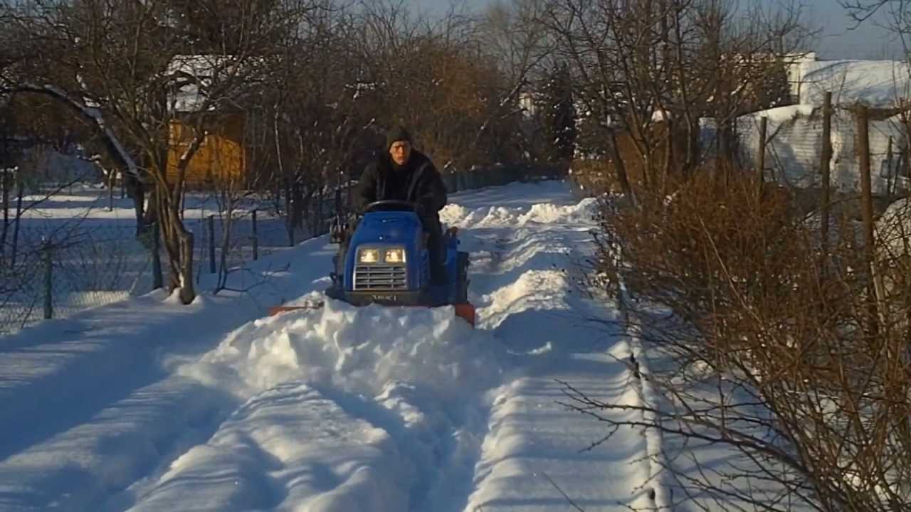 Odśnieżanie japońskim traktorkiem 4x4. Iseki Sial 5. www.akant-ogrody.pl
