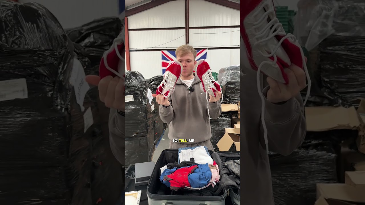 I Bought A Lost Suitcase And Found A Photo Of The Owners Inside&hellip;