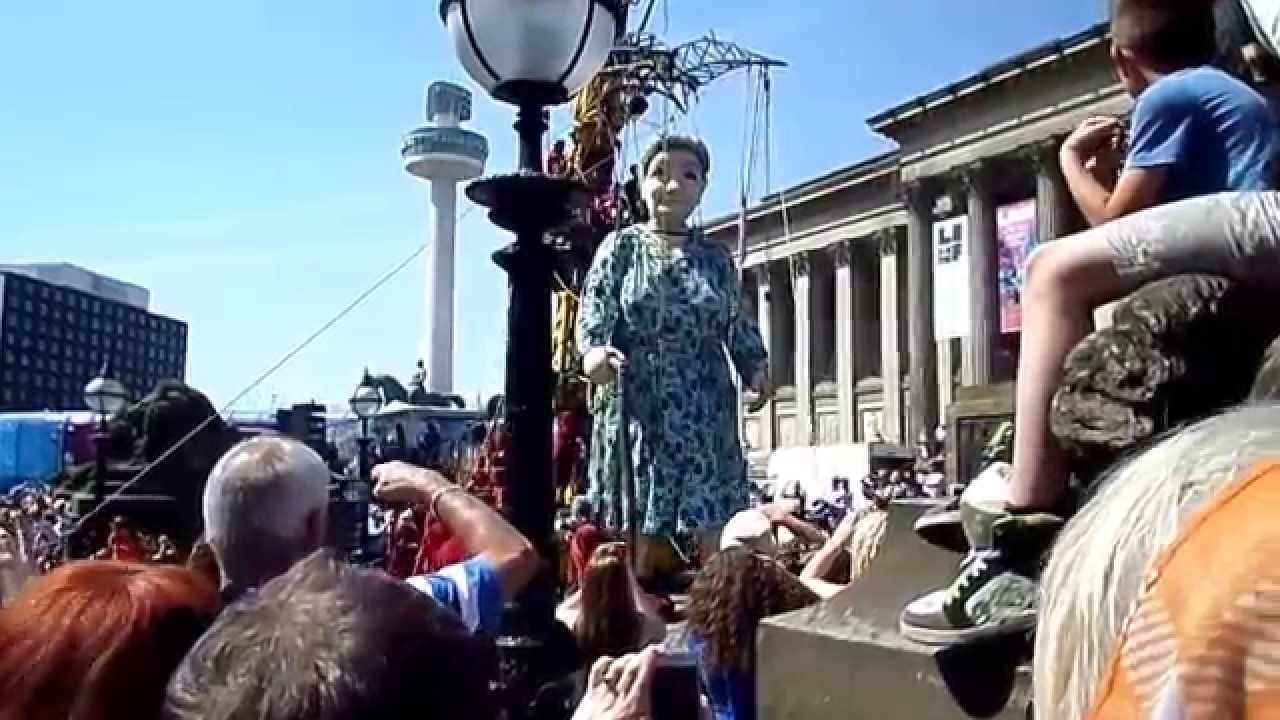 Royal De Luxe Liverpool Giant Spectacular Grandma leaves St George's Hall 25/07/2014