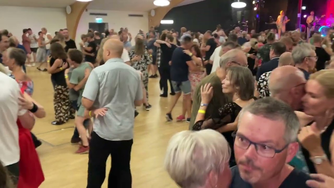 Om du var här,Casanovas behagelig danselåt på Karlsholme folkepark Mariestad Dansnytt Sonja Irene