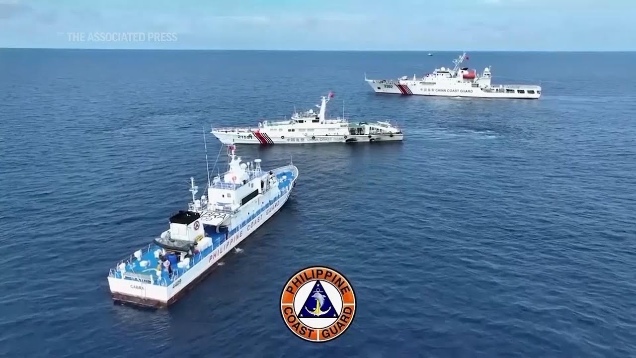 Chinese ships block Philippine vessels in South China Sea