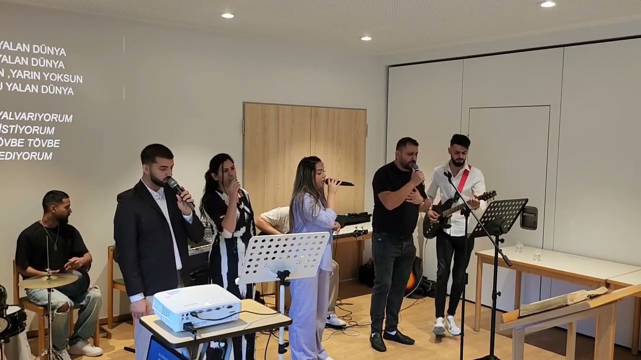 Bu Dünya ,Yalan Dünya