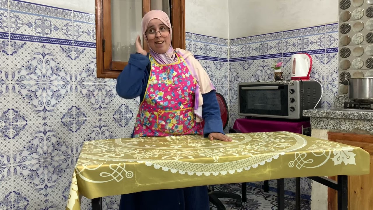 فرحة كبيرة لا تقاوم لحفصة مصدرها دعوتها لوجبة العشاء من طرف متتبع وفي عبد العزيز