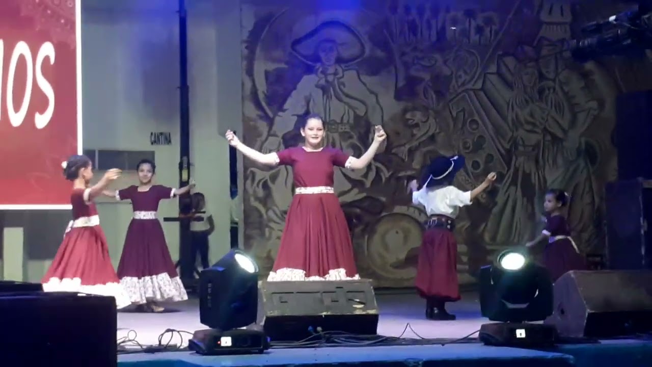 escuela de danzas abriendo caminos año 2022 con el cuadro 