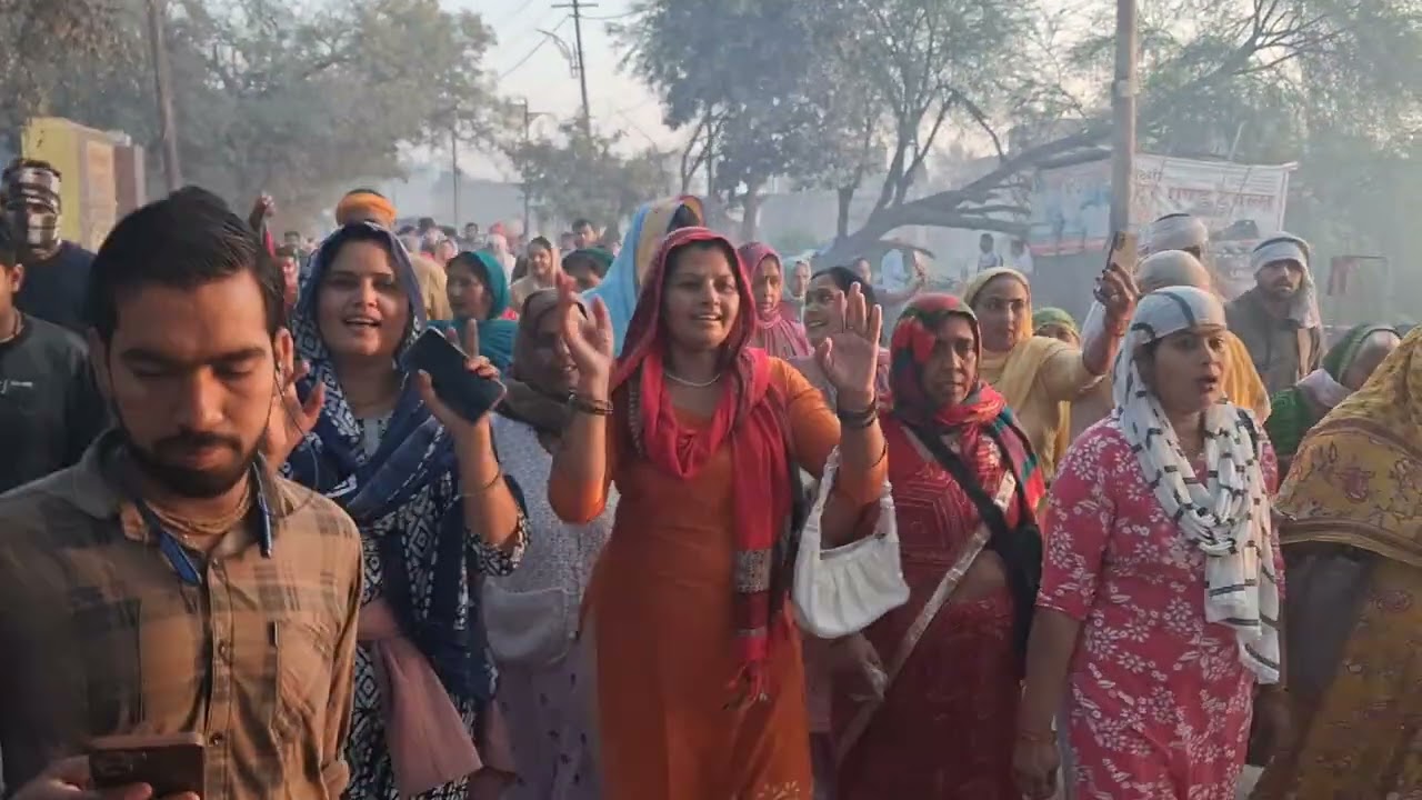रंगभरी एकदशी के पावन उत्सवपर प्रेमलक्ष्णा भक्ति में सराबोर निधिवन में राधेराधे आनंद सत्तचित्तआनंद...