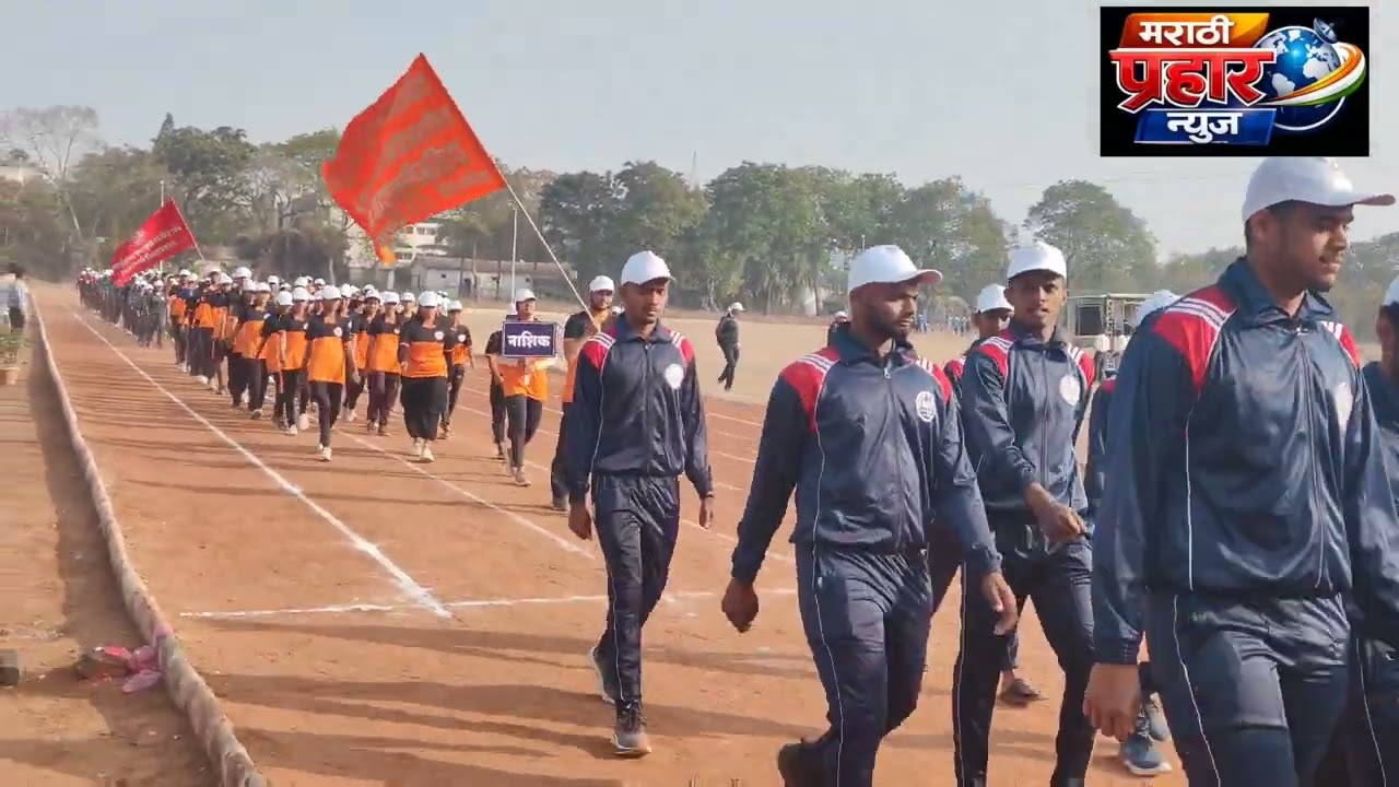 राहुरी कृषी विद्यापीठ क्रीडास्पर्धा जळगाव सह इतर जिल्ह्यांचे विद्यार्थी परेड करतांना 