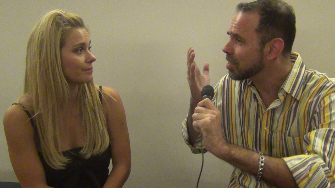 Carolina Dieckmann saiu do Brasil?