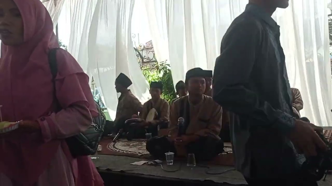 PENAMPILAN HADROH PONPES DARUSSHOLIHIN KAWALU - TASIKMALAYA