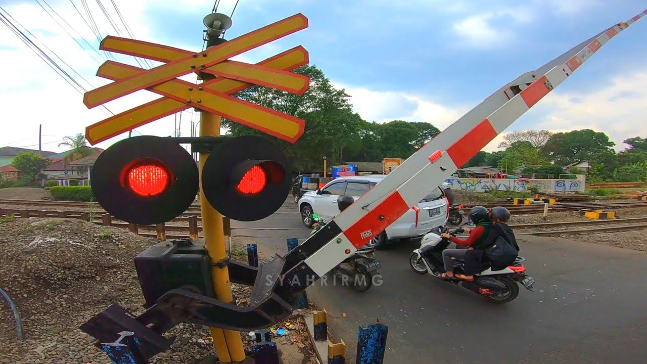 Railroad Crossing Indonesia | Perlintasan Kereta Api 2022