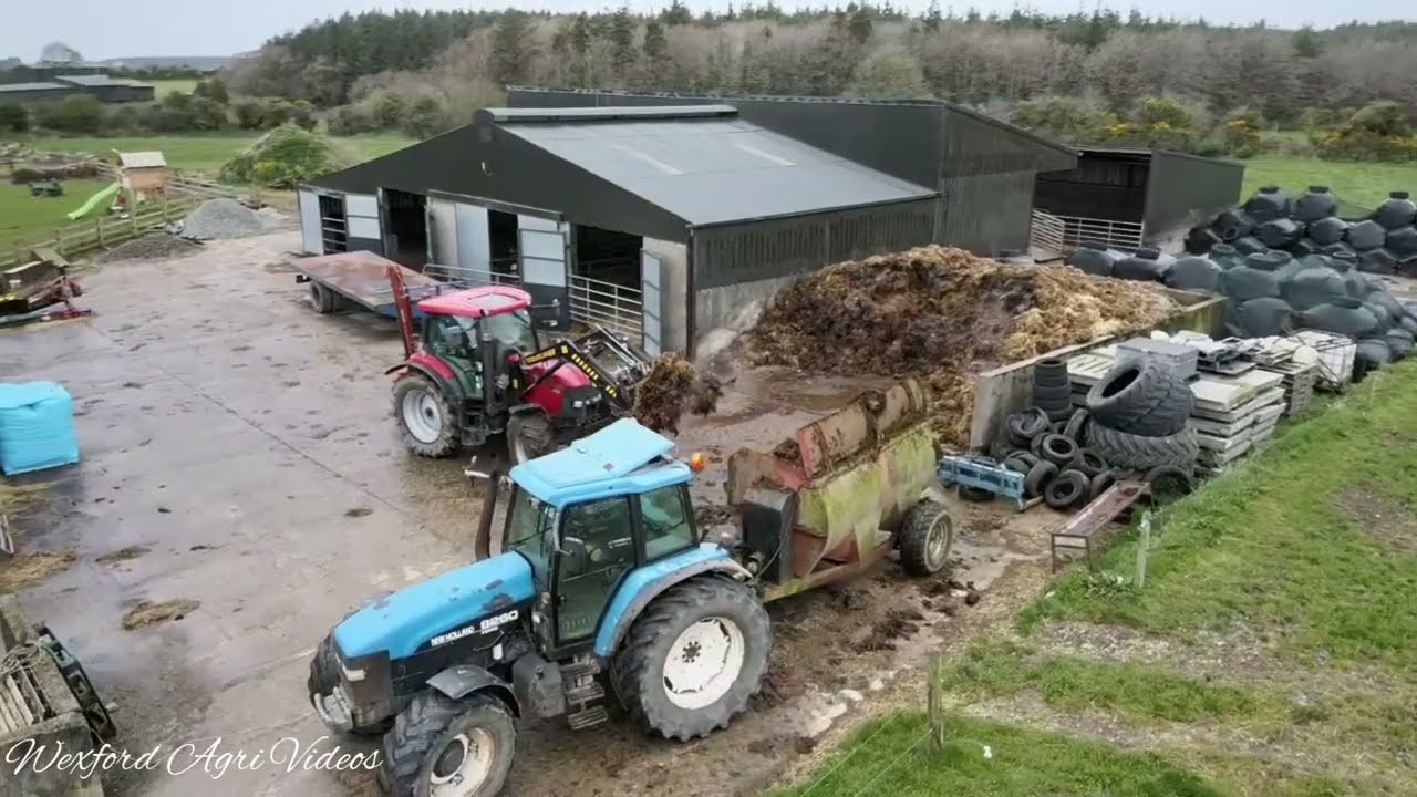 New Holland 8260 ~ Muck Spreading 2022