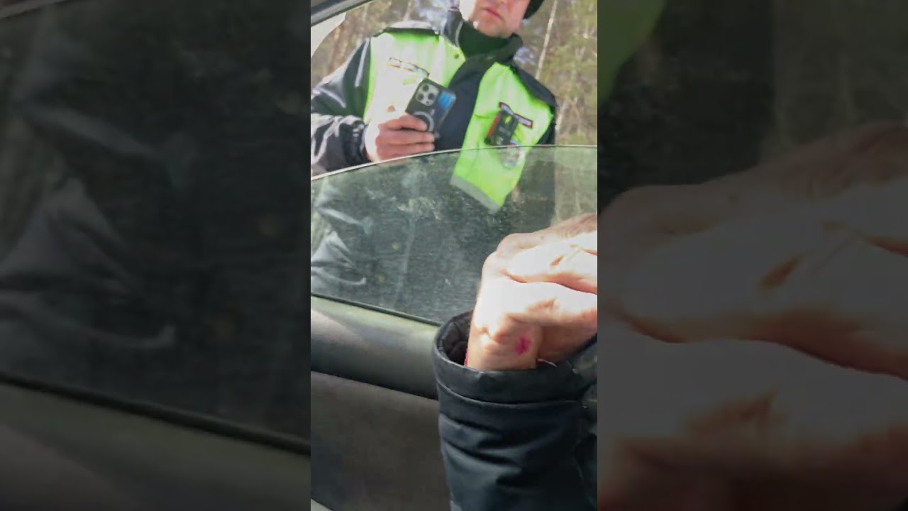 Сотрудники ДПС  без полномочий  штампуют   МужЧине  живому Человеку протокола . 