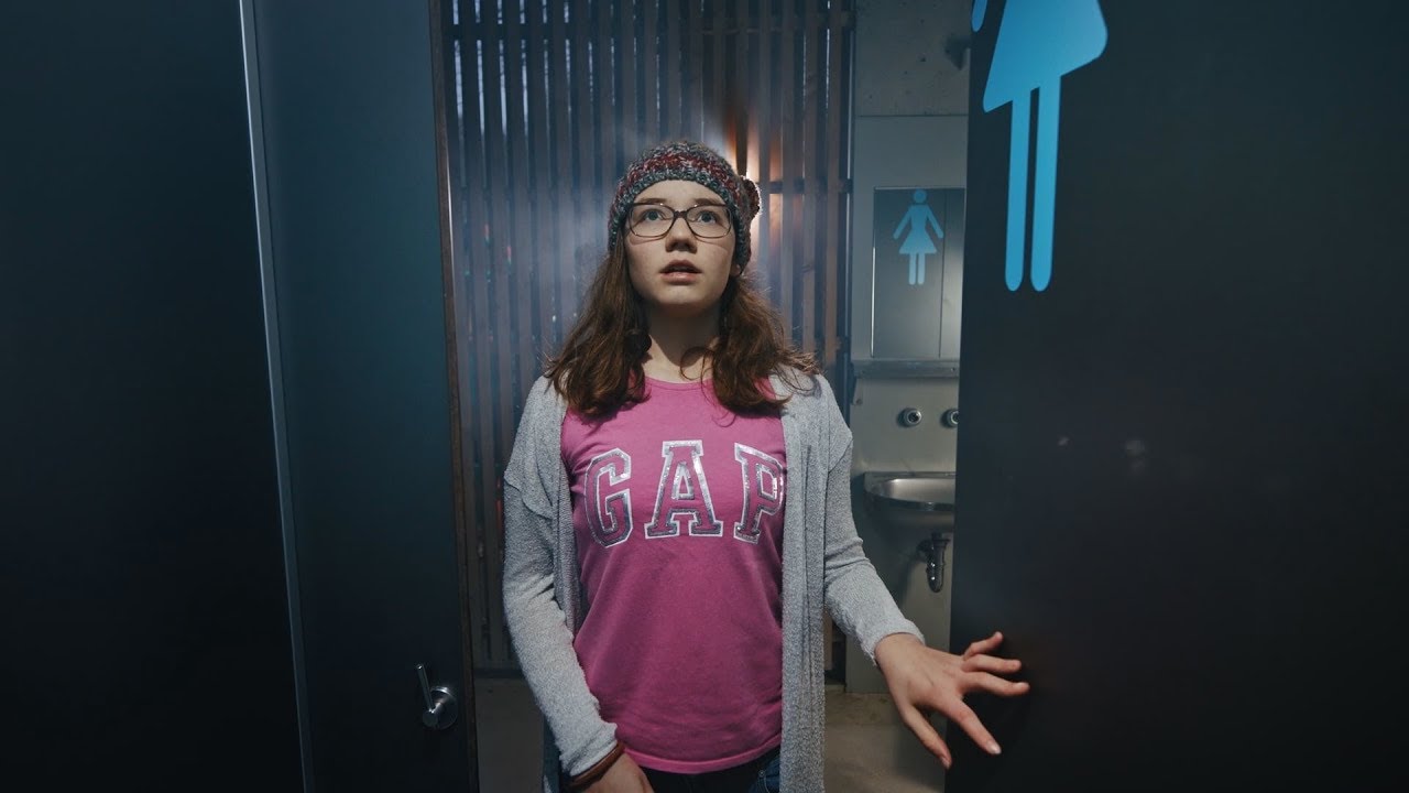 Maman, je dois aller aux toilettes