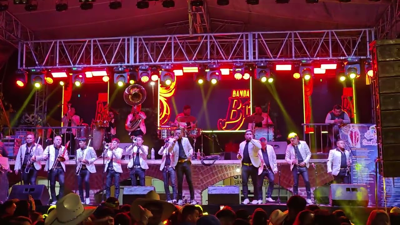 POPURRI JUAN GABRIEL | BANDA BRISAS DE MICHOACÁN #SanMartinTepetlixpan