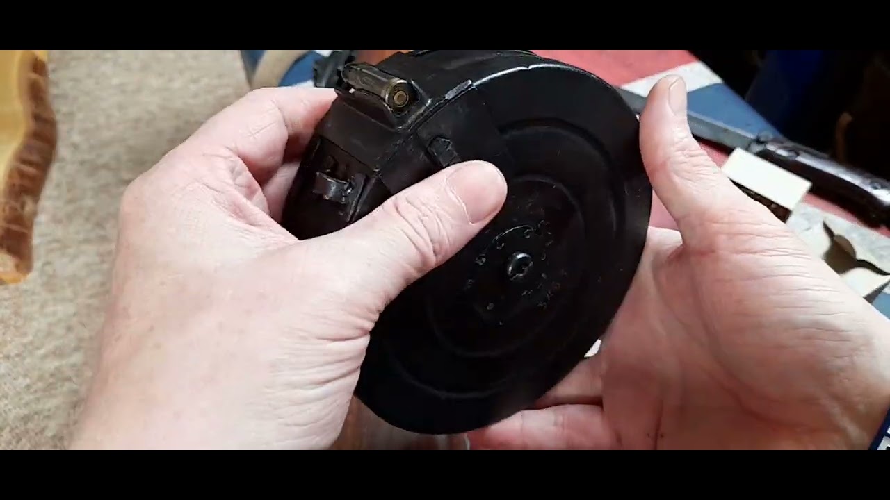 LOADING PPSH41 DRUM MAGAZINE, (BADLY)🤔