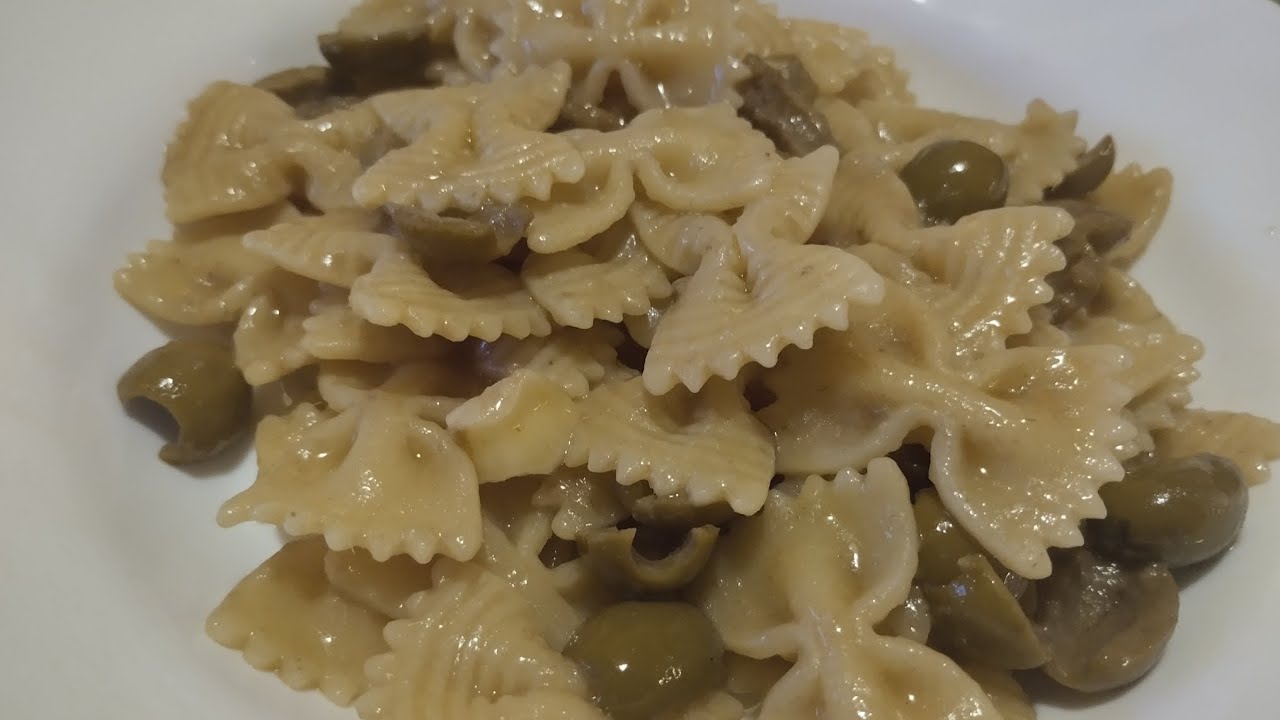 La ricetta povera più GUSTOSA di sempre! Pasta acciughe e olive! 