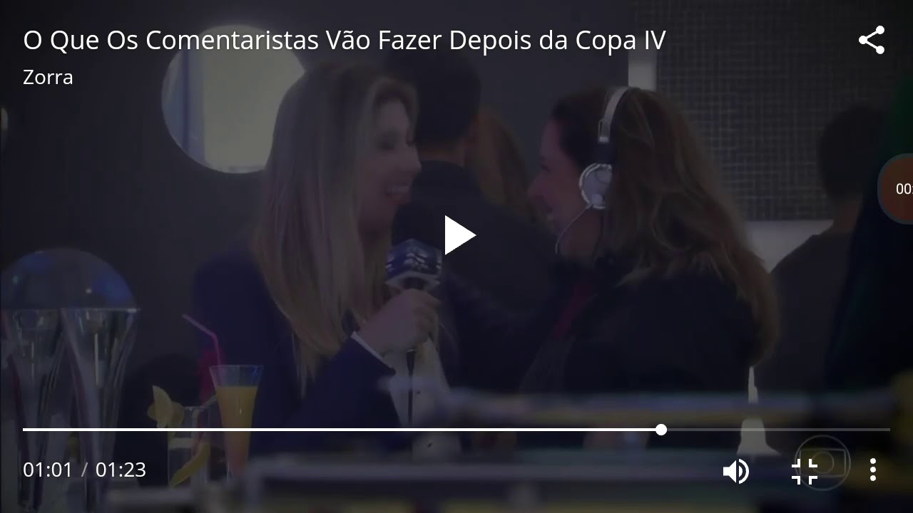 Beijo l&eacute;sbico de DANI CALABRESA E ATRIZ