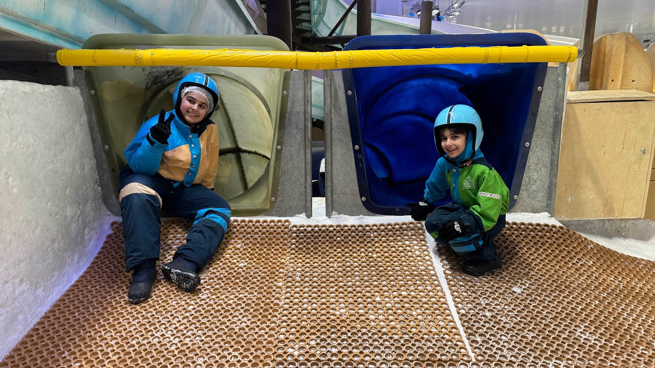 Doha Qatar SNOW DUNES!!🗻⛷️❄️🏂☃️⛸️ Haya and Maria are at Festival city at snow dunes, full of snow ❄️