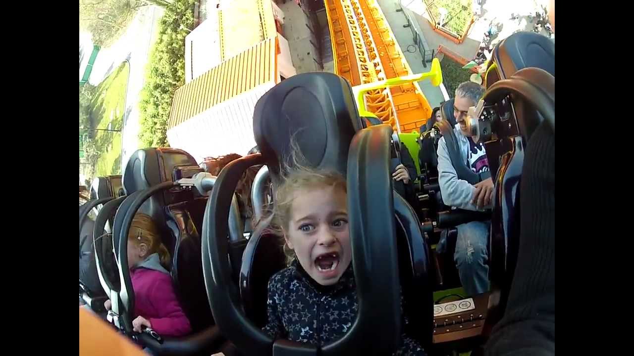 Peur d'une petite fille dans manège  RC racer  disneyland paris (go pro)
