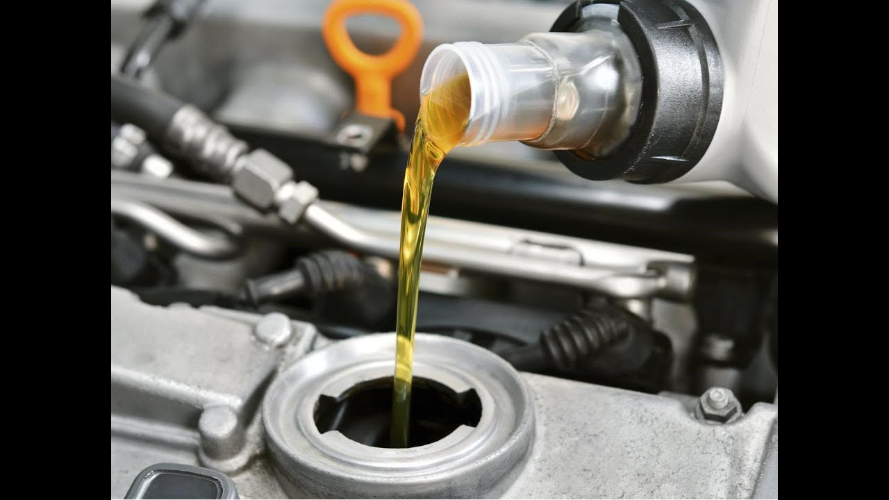 Cada cuanto le debo cambiar el  ACEITE a mi CARRO para evitar DAÑOS al MOTOR