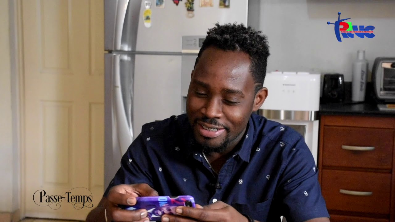 Passe Temps de l' économiste Etzer EMILE