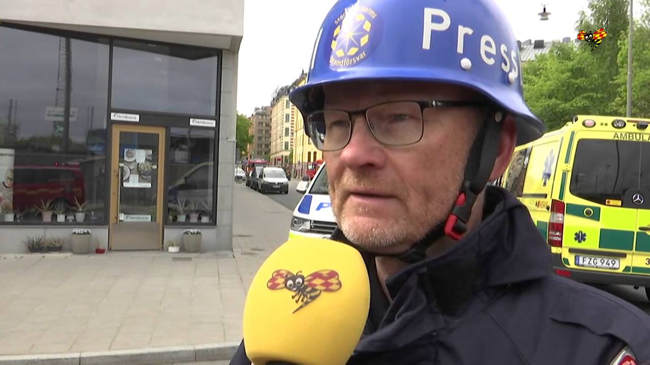 Fullt utvecklad brand i hus på Södermalm