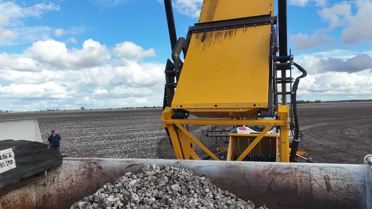 Valtra T175 Versu + ELHO Scorpio 550 + Mandam KUN-F | The Ultimate One-Pass Setup?