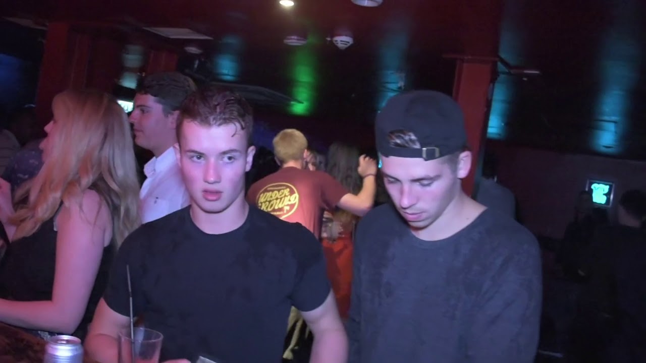 Trapeze Bar + club