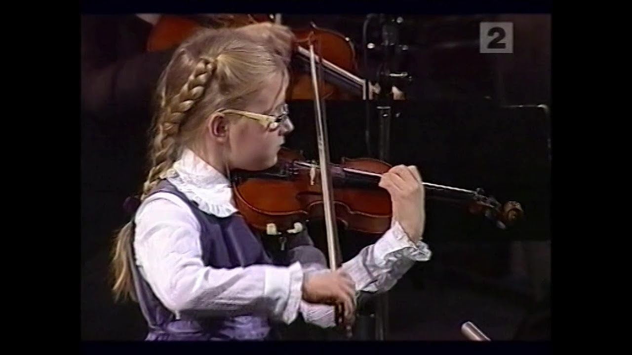 Balys Dvarionas - Elegia Canzonetta. Ugnė Katinskaitė (2 klasė) smuikas. Mokytoja - Beata Šmidtienė.