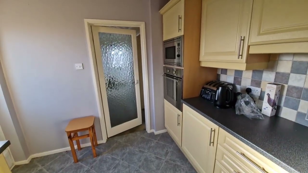 17 Fineshade Avenue, Leicester, Leicestershire, LE3 9TN